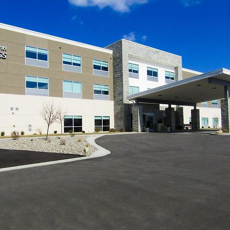 Holiday Inn Express & Suites Coldwater By Ihg Bagian luar foto