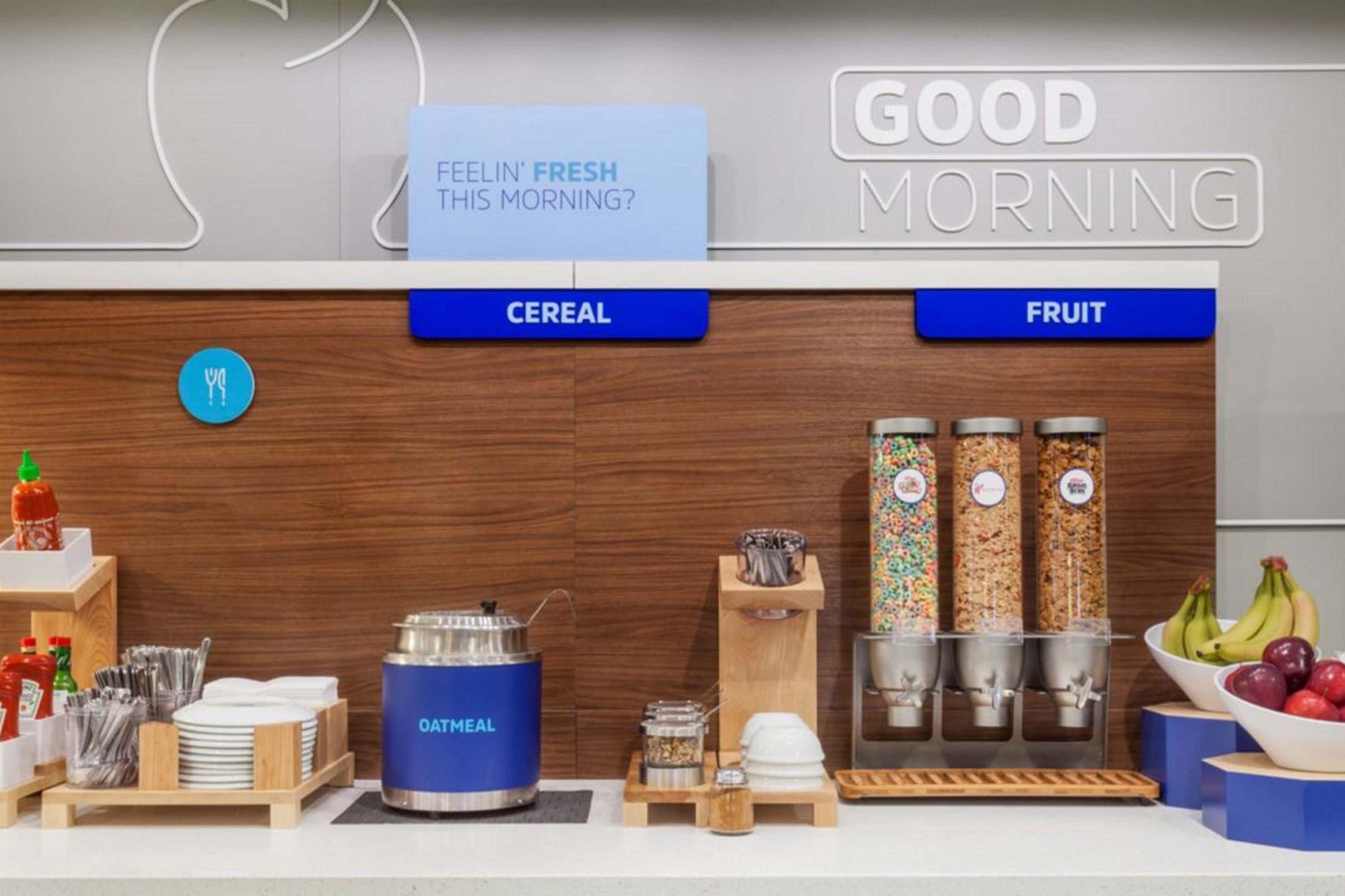 Holiday Inn Express & Suites Coldwater By Ihg Bagian luar foto