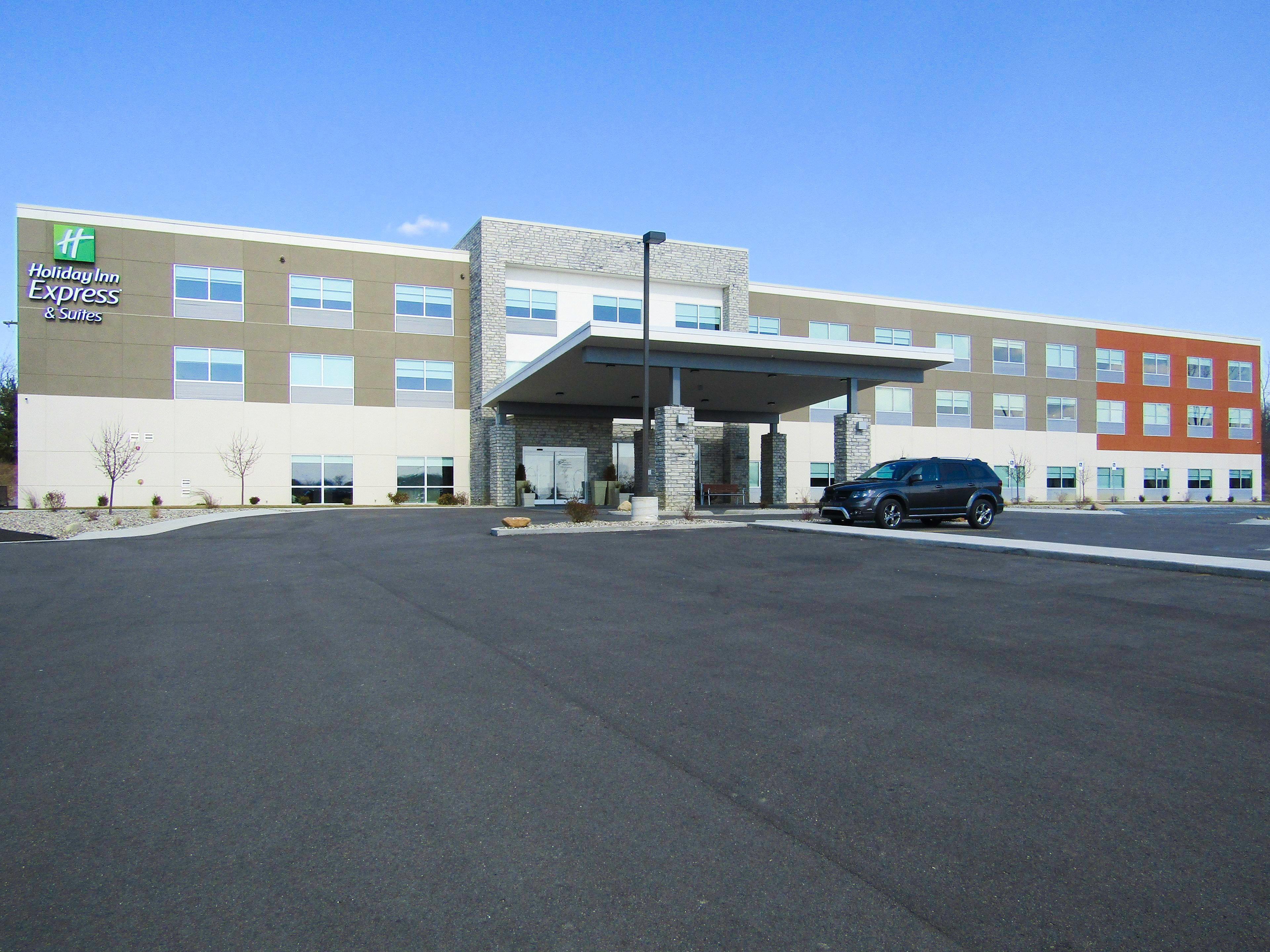 Holiday Inn Express & Suites Coldwater By Ihg Bagian luar foto