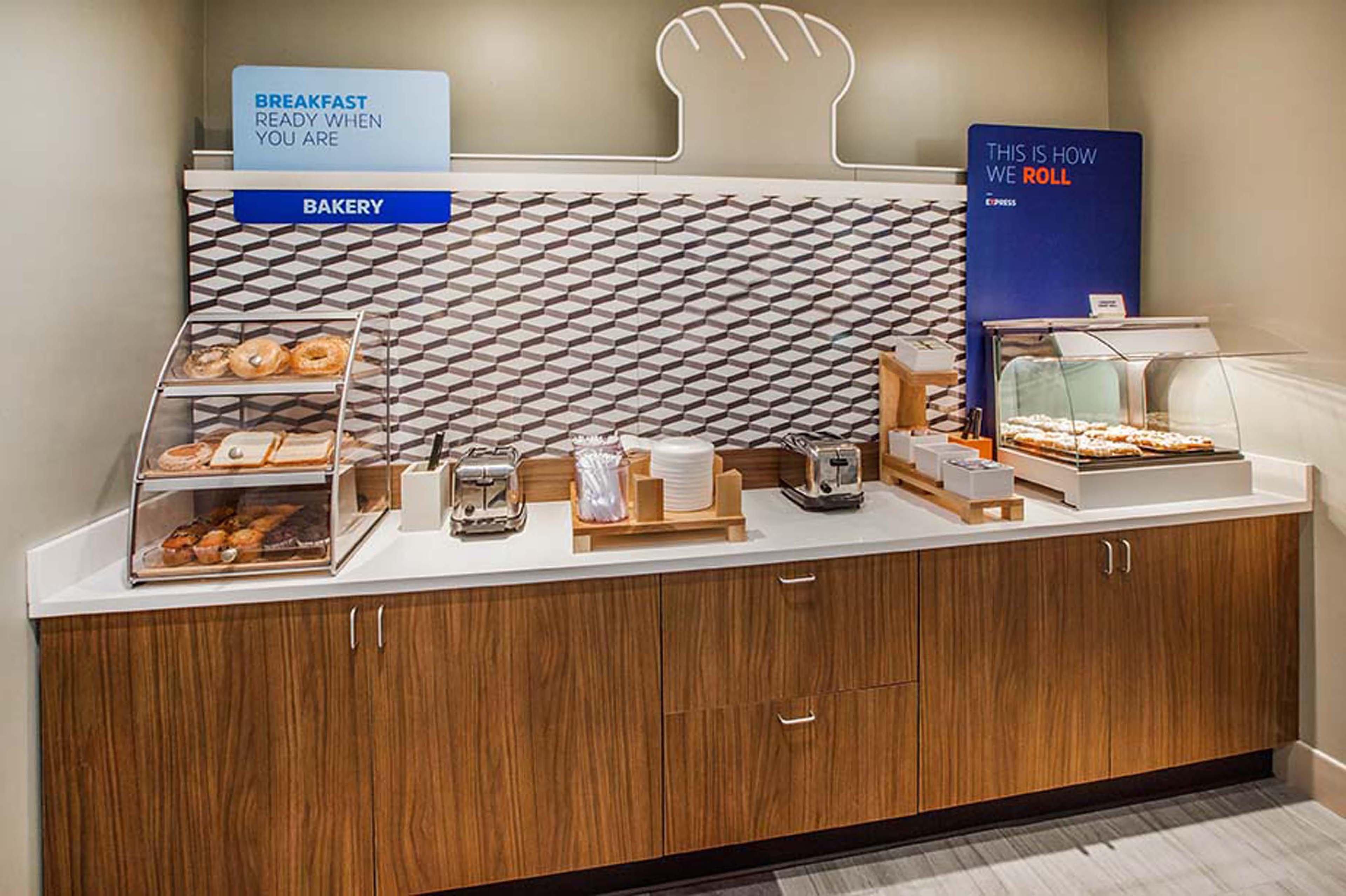 Holiday Inn Express & Suites Coldwater By Ihg Bagian luar foto