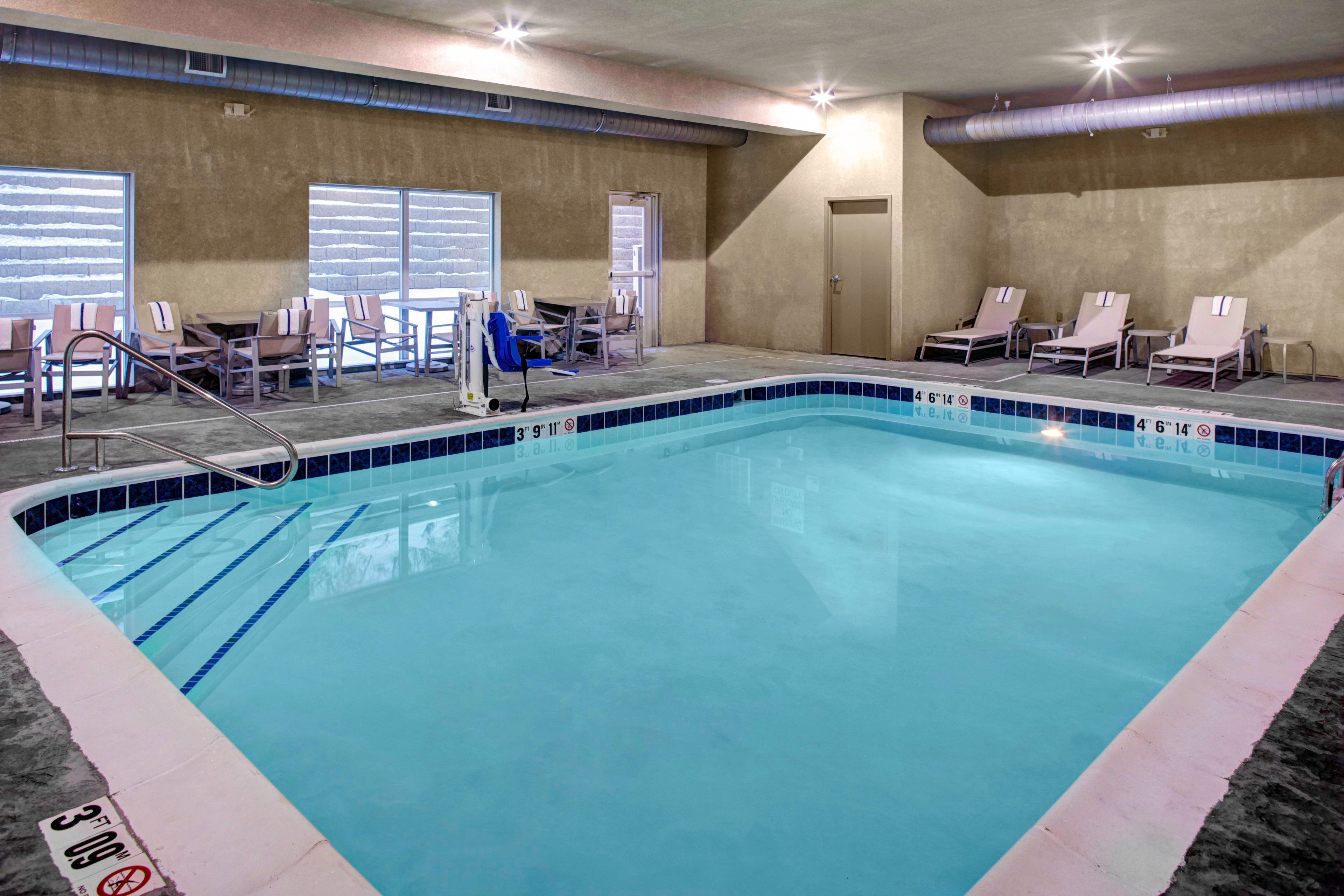Holiday Inn Express & Suites Coldwater By Ihg Bagian luar foto