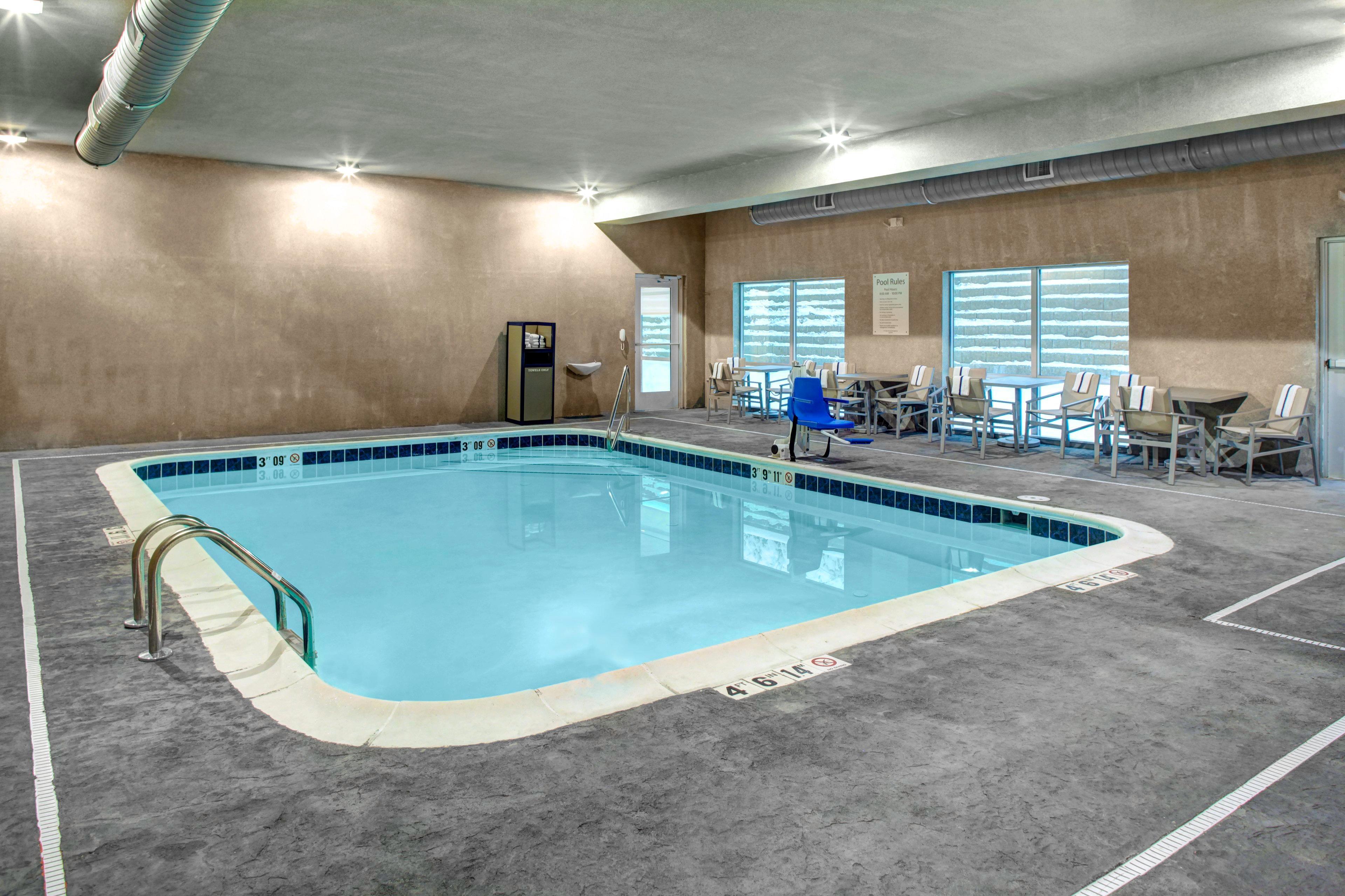 Holiday Inn Express & Suites Coldwater By Ihg Bagian luar foto