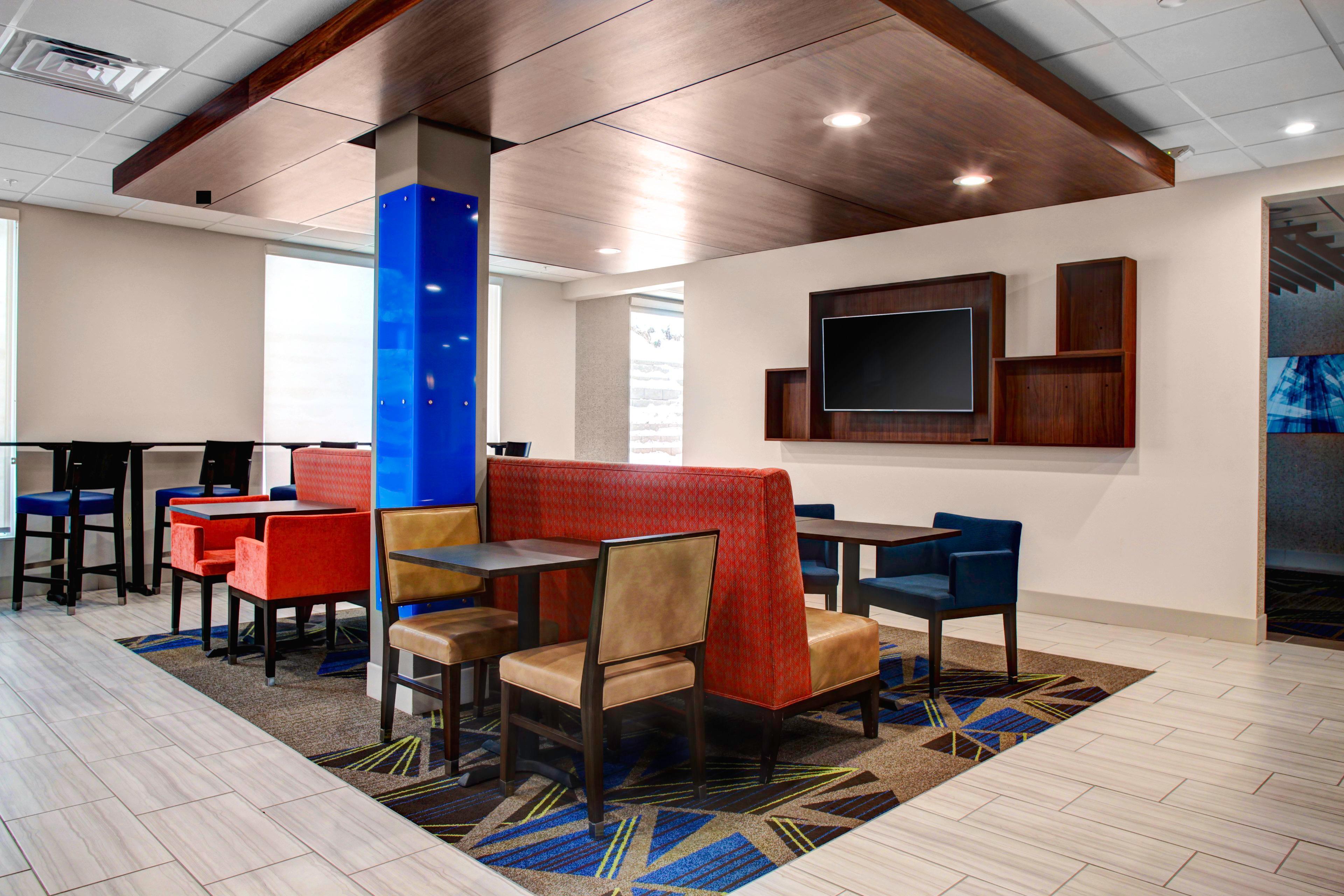 Holiday Inn Express & Suites Coldwater By Ihg Bagian luar foto