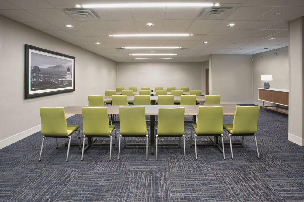 Holiday Inn Express & Suites Coldwater By Ihg Bagian luar foto