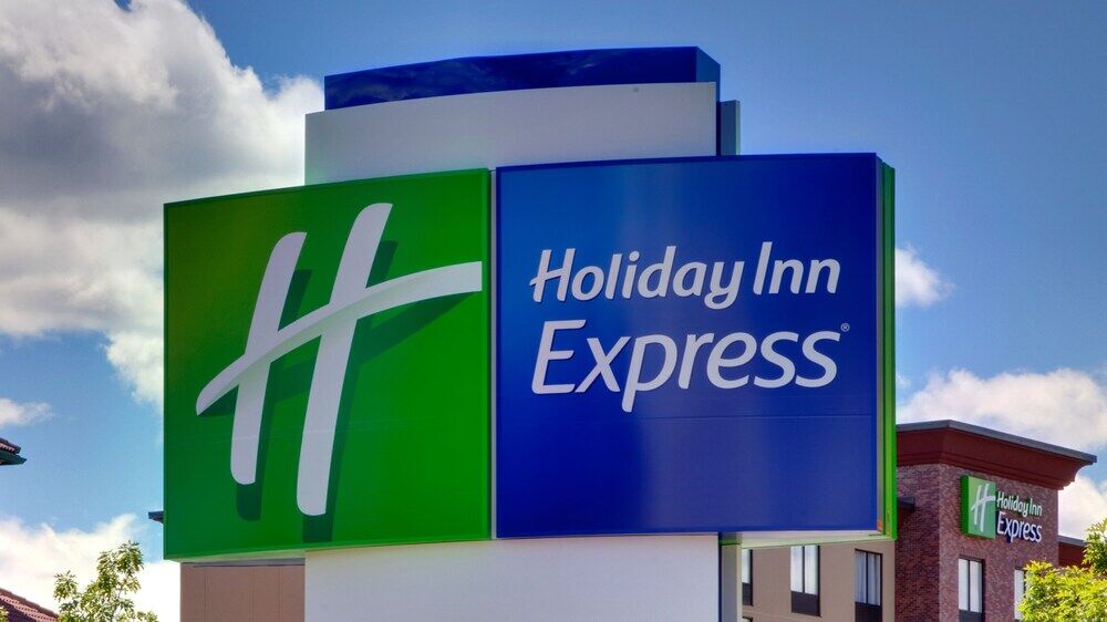 Holiday Inn Express & Suites Coldwater By Ihg Bagian luar foto